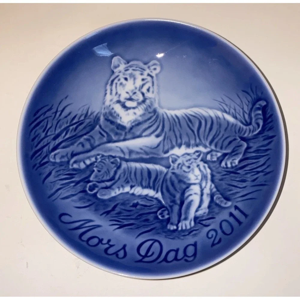 Bing & Grondahl Denmark Mother's Day 2011 Tiger & Cubs Plate